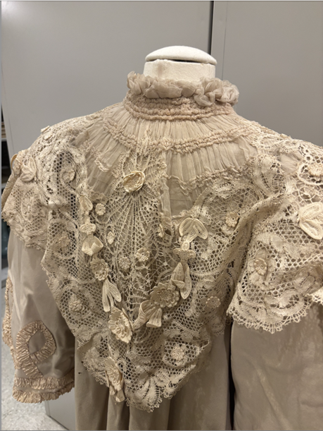 The back of the Madeleine Laferriere Cloak, has a high neck collar, lace ruffles along the back.
